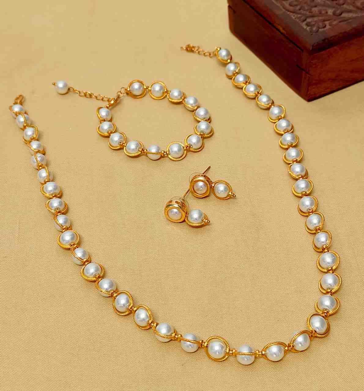 Beautiful Premium Quality Pearl Mala With Tops And Bracelet Combo...